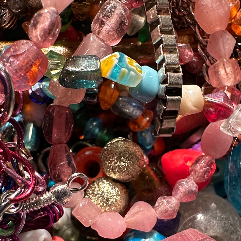 Vibrant Craft/Jewelry Supplies - 3LBs - Picture 15 of 16